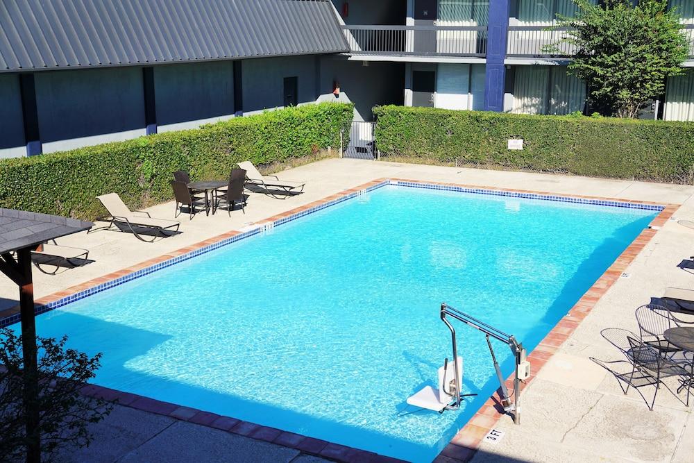 Elev8 Hotel Conroe