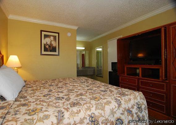 Elev8 Hotel 2*