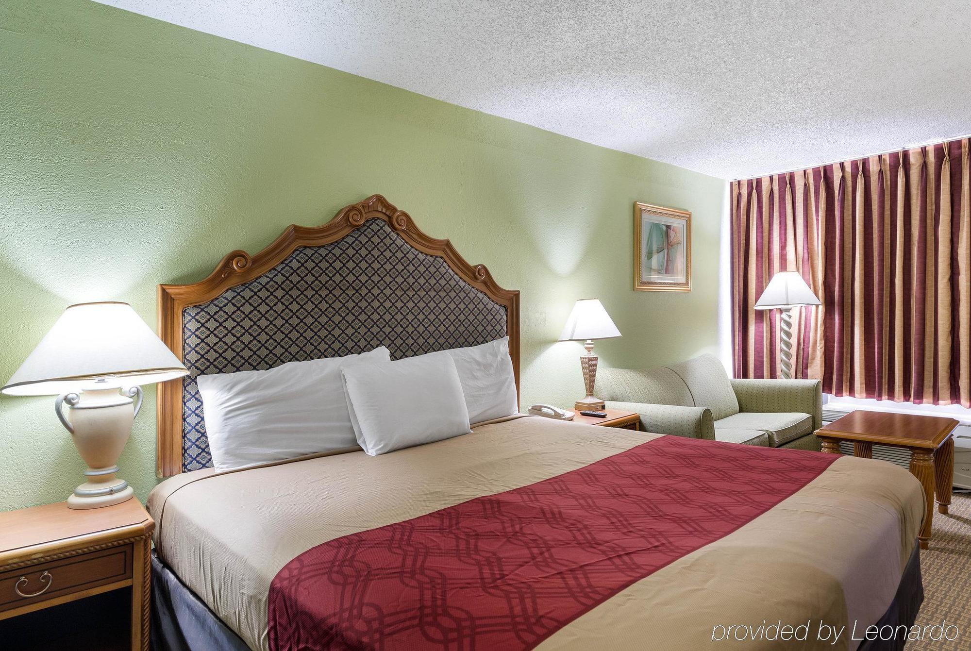 Elev8 Hotel 2*