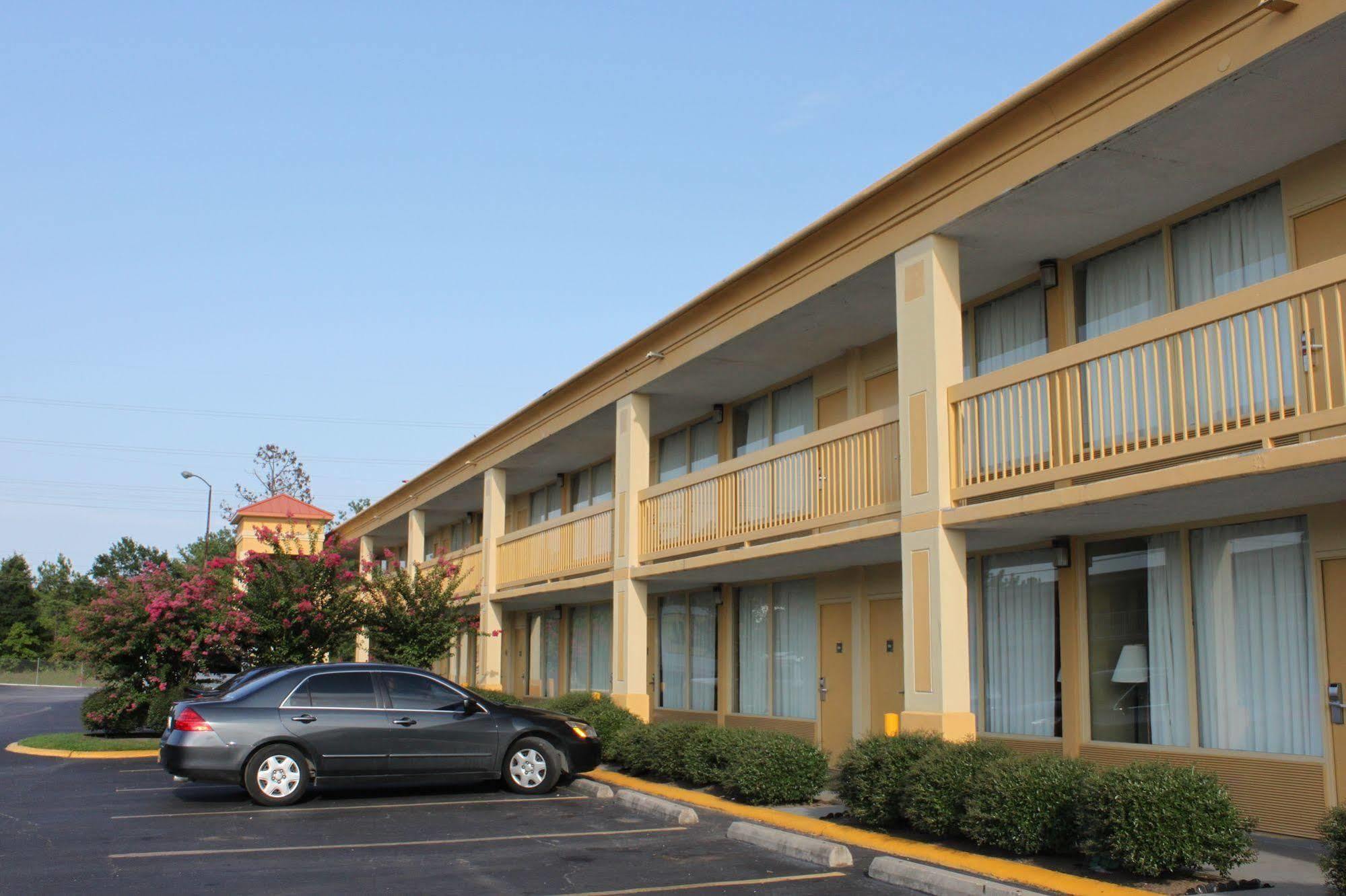 Elev8 Hotel 2*