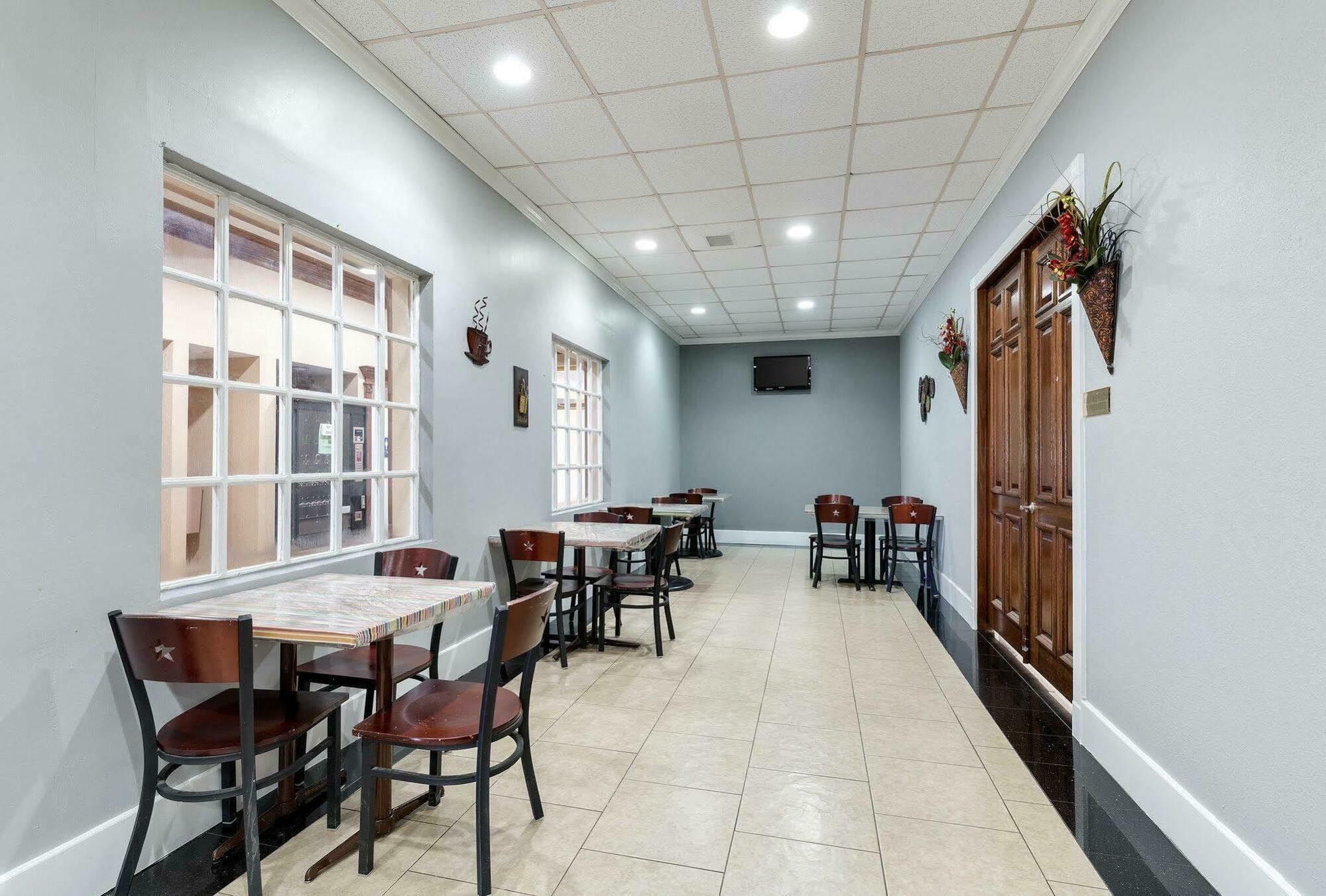 Hotel Elev8 2*